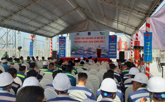 Dự án NMNĐ Sông Hậu 1: Đốt lửa lần đầu Lò hơi Tổ máy số 2 thành công