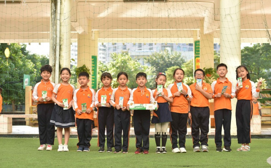 Tetra Pak tổ chức cuộc thi “Cùng bé thu gom vỏ hộp giấy” cho học sinh tại Hà Nội