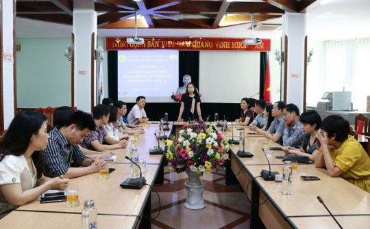 Công đoàn Cơ quan Tập đoàn TKV: Trao quà cho các tập thể, cá nhân nhân dịp Tháng Công nhân và tuyên dương các tập thể xuất sắc trong phòng chống dịch Covid-19