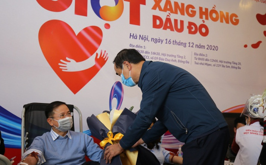 “Xăng hồng - Dầu đỏ” lòng tỏ yêu thương