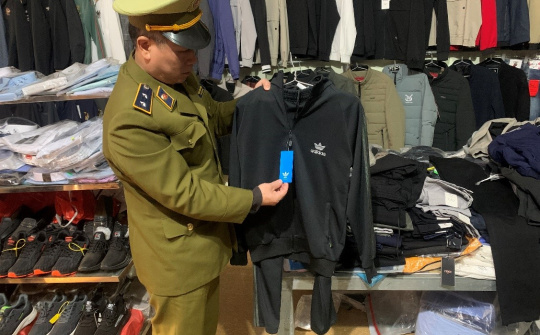 Xử lý cơ sở ngang nhiên sử dụng zalo để bán hàng giả nhãn hiệu Adidas