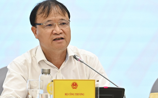 Tạm dừng bổ sung dự án điện mặt trời để chờ Quy hoạch điện VIII