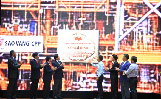 Petrovietnam gắn biển hai công trình chào mừng Đại hội Đảng lần thứ XIII