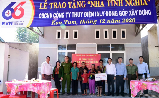 Công ty Thủy điện Ialy trao nhà tình nghĩa