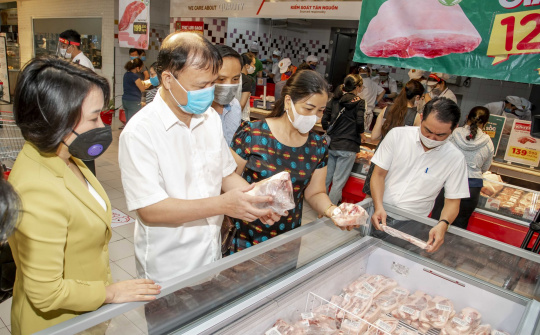 Bộ Công Thương: Theo dõi sát diễn biến giá thịt heo phục vụ Tết