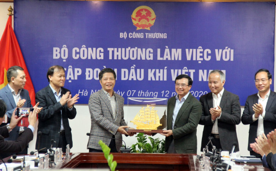 Quyết tâm khôi phục vị thế của ngành Dầu khí