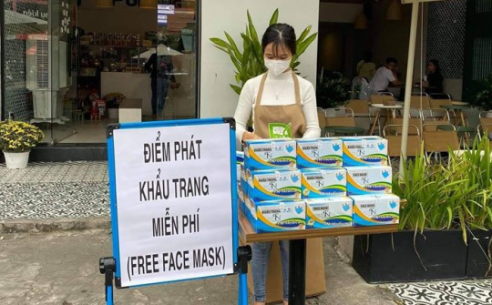 Những điểm phát khẩu trang miễn phí ở một số tỉnh, thành giữa bão dịch corona