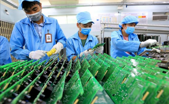 Năng lực cạnh tranh ngành sản xuất thiết bị điện