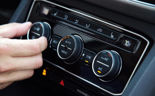 Sử dụng điều hòa thế nào để hạn chế Covid-19 lọt vào xe ô tô?