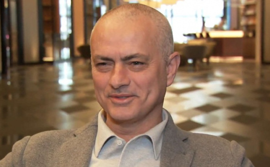 José Mourinho: "Tôi bị cạo trọc khi ngủ gật"