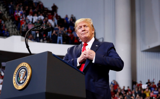 [Tin ảnh] Ông Trump bị "trói tay"