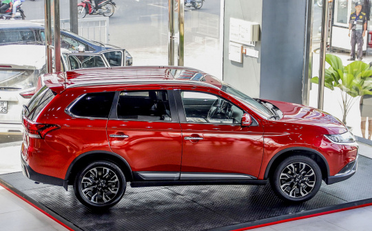 Mitsubishi Outlander 2020 ra mắt tại Việt Nam, giá 825 triệu đồng