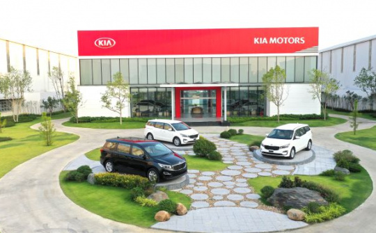 Thaco xuất khẩu 40 xe du lịch Kia Grand Carnival sang Thái Lan