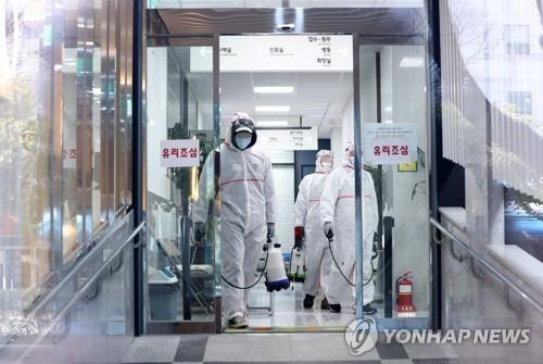 Hàn Quốc gần 900 người nhiễm vi-rút covid-19, 9 người tử vong