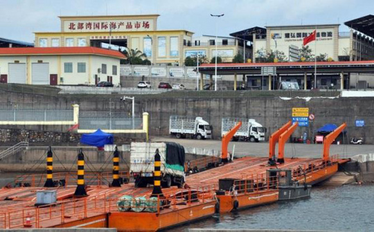 Thông quan cầu phao tạm, 5 tấn tôm hùm được xuất sang Trung Quốc