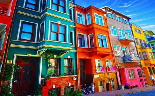 Chiêm ngưỡng những ngôi nhà có màu sắc rực rỡ nhất thế giới