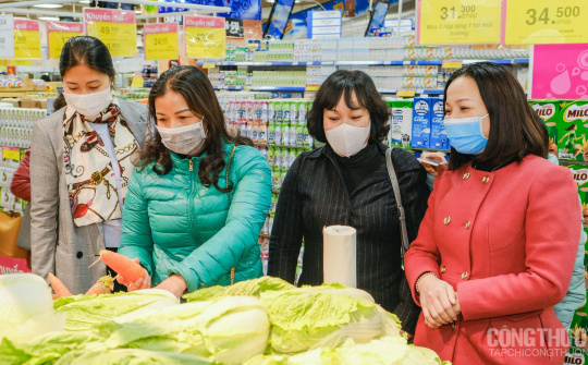 Hàng loạt chuỗi siêu thị tăng lượng hàng, giữ ổn giá, thị trường trong nước bình ổn chống lại Corona