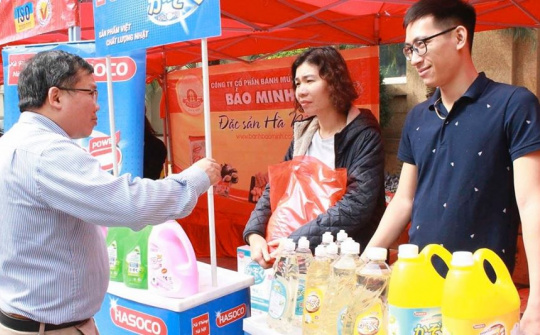 Công đoàn Hóa chất kêu gọi doanh nghiệp mua nước rửa tay sát khuẩn do ngành sản xuất cho người lao động