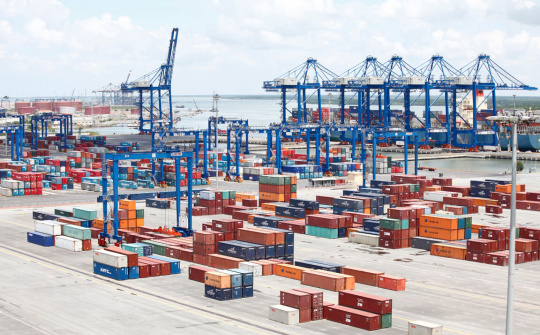 Tháng 2, Việt Nam xuất siêu 100 triệu USD