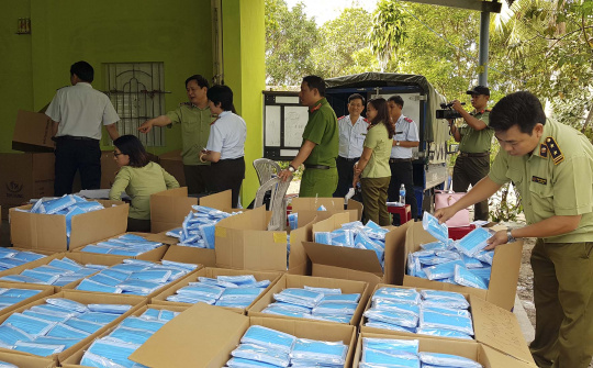 Xử phạt 28 vụ đầu cơ, nâng giá khẩu trang trong ngày 11/3