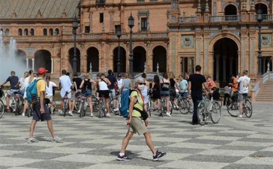 [Quốc tế nổi bật] Tây Ban Nha trở thành ổ dịch lớn thứ hai tại châu Âu