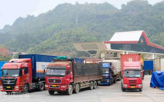 Hơn 1.410 xe hàng hóa, nông sản đã được thông quan qua các cửa khẩu biên giới phía Bắc