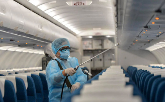 [Infographics] Thông báo khẩn về 8 chuyến bay có người mắc COVID-19