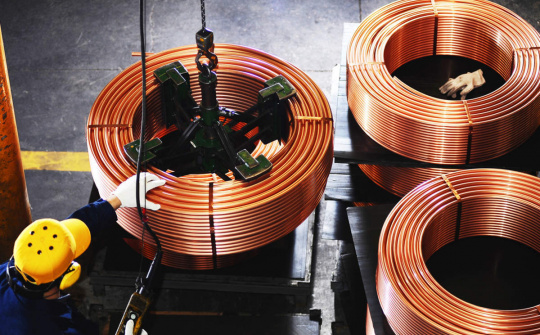 Tồn kho thép và đồng tại Trung Quốc giảm, hoạt động sản xuất bắt đầu khôi phục bình thường