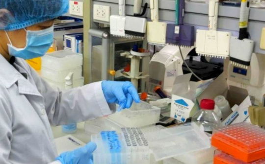 Ứng phó dịch Covid-19, Thủ tướng chỉ thị mua sắm trang thiết bị bảo đảm năng lực xét nghiệm