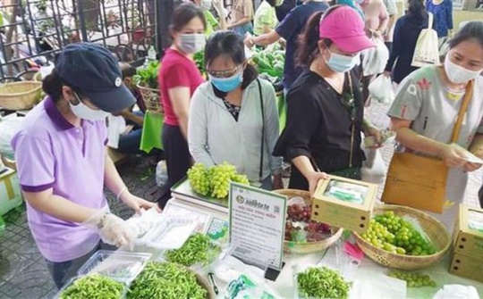 Chuyển đổi phương thức kinh doanh để thích ứng thị trường