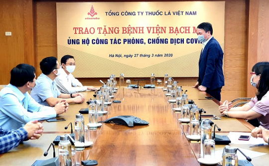 Vinataba ủng hộ Bệnh viện Bạch Mai công tác phòng chống dịch Covid-19