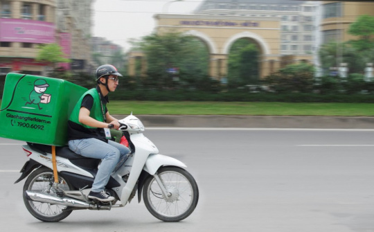 Shipper bội thu đơn hàng online mùa dịch Covid-19