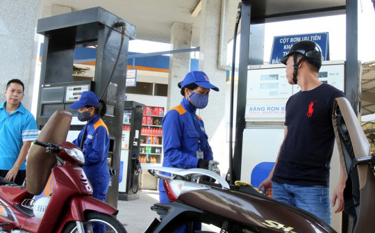 Bộ Công Thương: Xăng dầu không thiếu, người dân không nên tích trữ