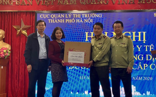 QLTT Hà Nội bàn giao 126.116 khẩu trang phòng chống Covid - 19