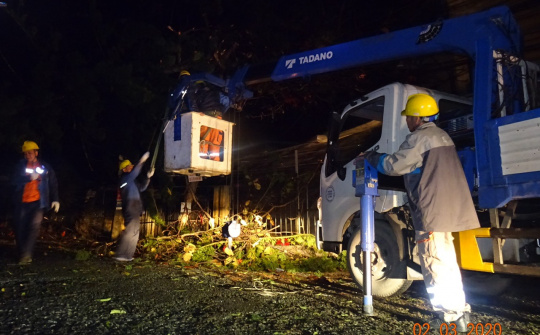 Ngành điện miền Bắc dốc toàn lực khắc phục thiệt hại do mưa đá, giông lốc