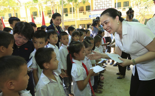 Chuyện bây giờ mới kể: “Nữ tướng” đầu tiên của ngành Điện