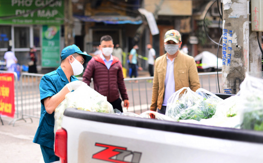 Hà Nội cấp phát nhu yếu phẩm cho 195 người cách ly tại Trúc Bạch