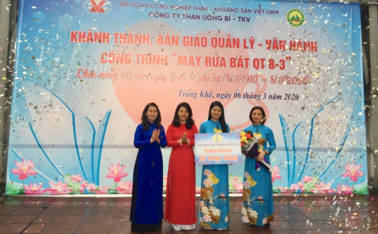 Than Uông Bí tặng chị em máy rửa bát nhân ngày 8/3