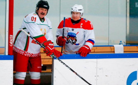 Tổng thống Belarus: Khúc côn cầu, vodka và tắm hơi là phương pháp điều  trị covid-19 hiệu quả nhất