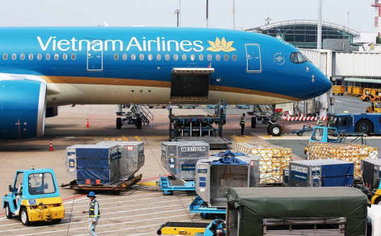 Hỗ trợ doanh nghiệp xuất khẩu, Thương vụ Việt Nam tại Singapore cùng Vietnam Airlines giảm giá vận chuyển