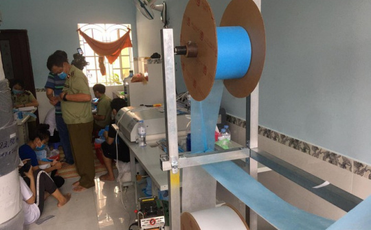 Lại phát hiện "xưởng" sản xuất khẩu trang nhái, không lớp kháng khuẩn giữa mùa dịch