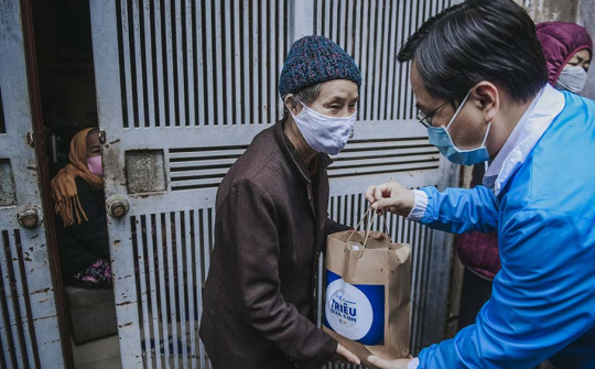 "Triệu bữa cơm" đến với người dân "xóm chạy thận"