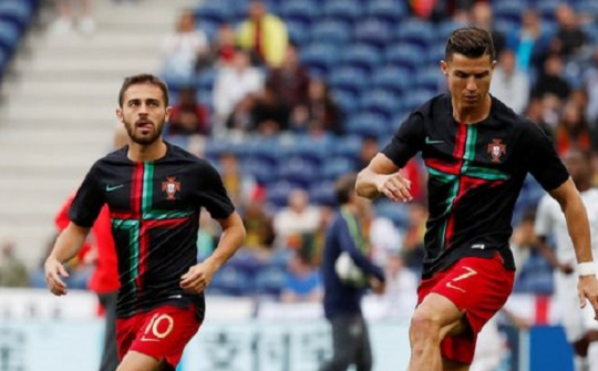 Cristiano Ronaldo cứu bóng đá nghiệp dư Bồ Đào Nha