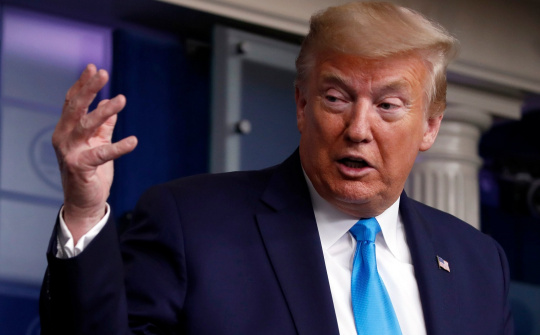 [Tin ảnh] Ông Trump thể hiện quyền lực