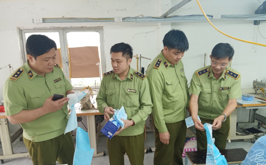 Phát hiện cơ sở kinh doanh mỹ phẩm nhưng "sản xuất" nước rửa tay