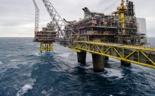 IEA: Covid-19 thổi bay nhu cầu sử dụng dầu thô tích luỹ trong 10 năm qua