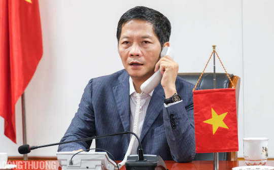 Bộ trưởng Trần Tuấn Anh điện đàm thúc đẩy thông quan hàng hóa qua cửa khẩu Trung Quốc