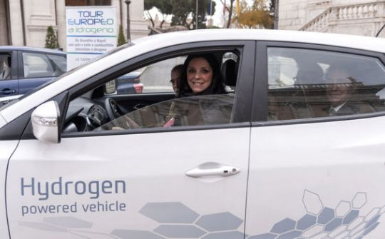 Sự đột phá của vật liệu mới giúp khí thải của xe ô tô sạch hơn