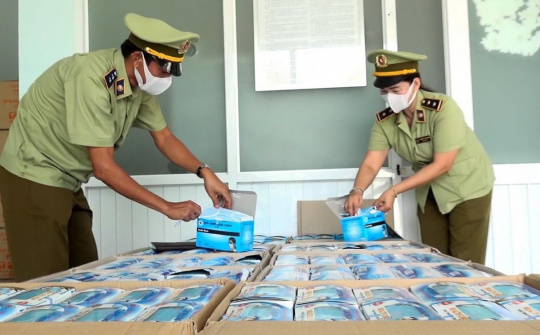 Thu giữ hàng nghìn trang thiết bị y tế phòng, chống dịch Covid-19 không rõ nguồn gốc