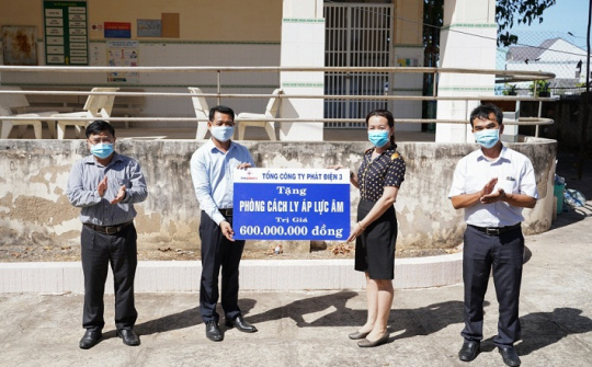 EVNGENCO 3 trao tặng Bình Thuận 600 triệu đồng lắp đặt phòng cách ly áp lực âm